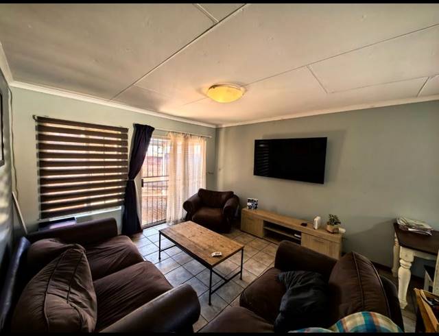 3 BEDROOM TOWNHOUSE FOR SALE IN MAGALIESKRUIN
